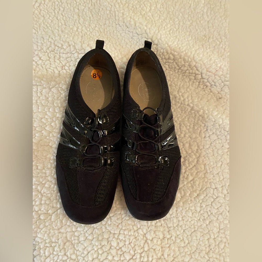 Life Strides women’s Black Mesh Sneakers with Patent Straps size 8.5